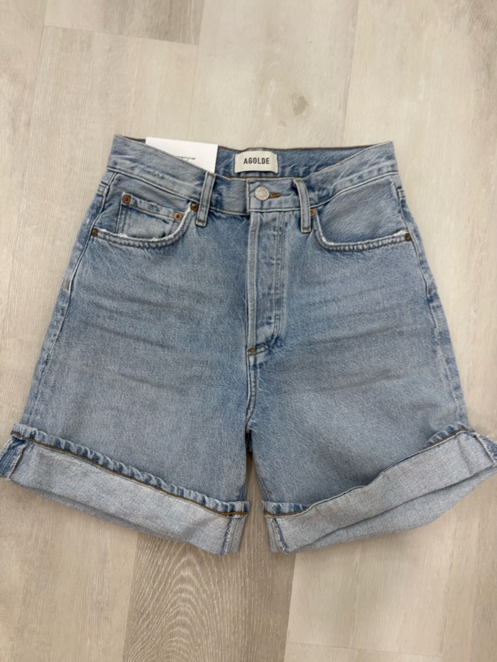 Agolde Light Blue Dame High Rise Baggy Cuff Shorts.